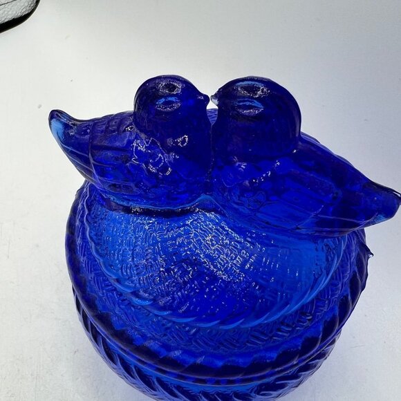 Vintage Cobalt Blue Glass Dish with Kissing Birds Lid c1950's - Picture 3 of 12